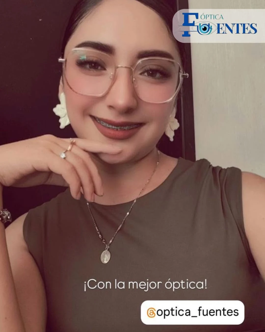 Cliente usando lentes